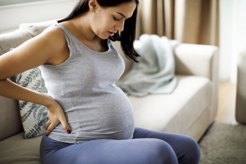 pregnant woman experiencing back pain due to placental abruption symptoms